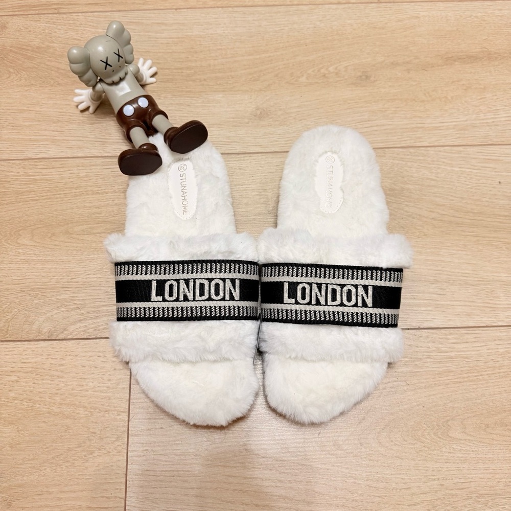 Stunahome “London” Fuzzy Slides – Used – Cozy Indoor/Outdoor Slides